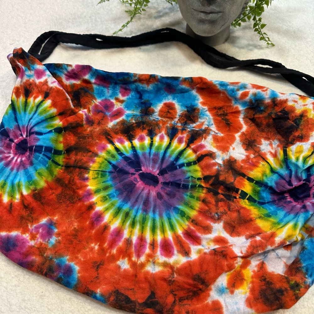 Tie Dye Duffle w/ Zipper and Interior Pocket 🌸